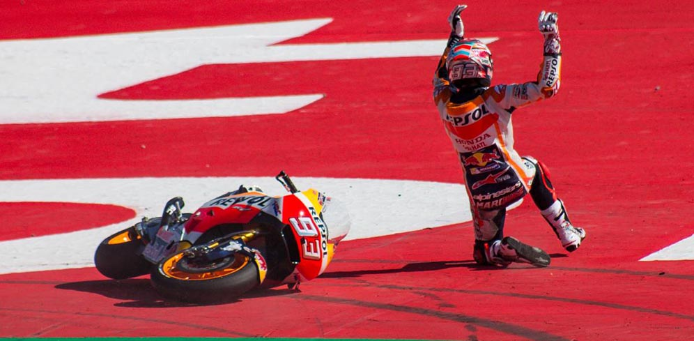 Ini Lucu! Marquez Jatuh dan Terjatuh Terus